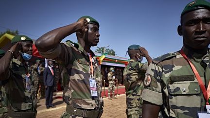 Des soldats des FAMA (Forces armées maliennes) lors de la cérémonie du 60e anniversaire de l'indépendance du Mali à Bamako, le 22 septembre 2020. (MICHELE CATTANI / AFP)