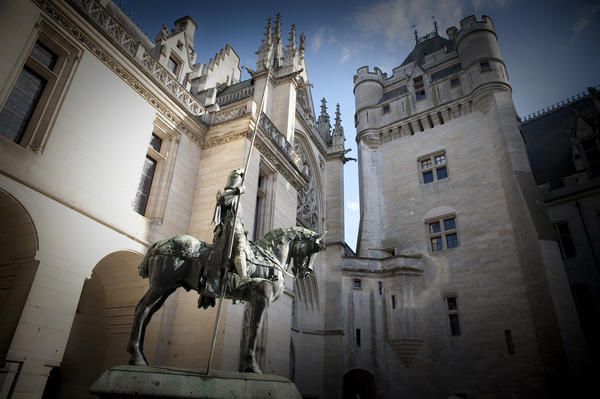 &nbsp; (Château de Pierrefonds © oisetourisme.com)