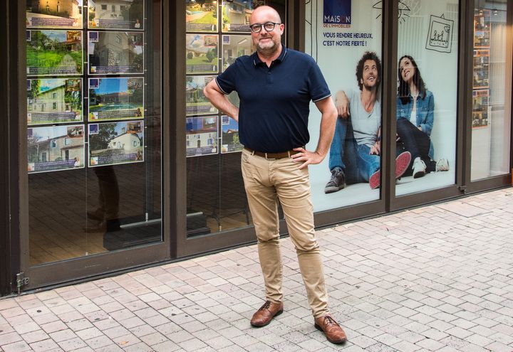 Franck Chatelet, agent immobilier à Villeneuve-sur-Lot. (JULIETTE CAMPION / FRANCEINFO)