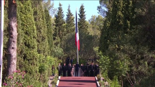 Emmanuel Macron lance un "appel aux maires de France" pour rendre honneur aux soldats africains de l'armée française qui ont participé à la Libération.