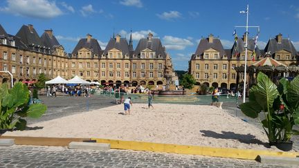 &nbsp; (La place Ducale rebaptisée "Plage Ducale" durant l’été © RF / Alice Serrano)