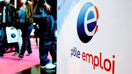 Le stand P&ocirc;le emploi dans un salon sur l'emploi, le 18 octobre 2012 &agrave; Arras (Pas-de-Calais). (PHILIPPE HUGUEN / AFP)