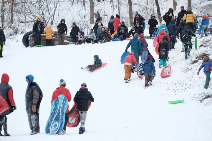 Toboggan enthusiasts gather in a park in Brooklyn, New York, January 29, 2022.   (SPENCER PLATT / GETTY IMAGES NORTH AMERICA / AFP)