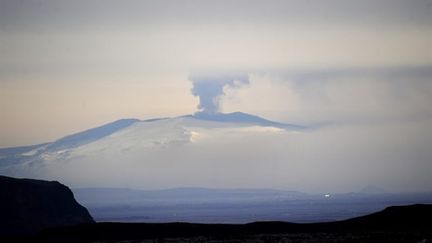 Le volcan Eyjafjöll vu de Vestmannaeyjar le 20 avril 2010 (AFP - Emmanuel DUNAND)