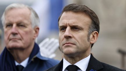 Emmanuel Macron et Michel Barnier, lors de la cérémonie du 11-Novembre, le 11 novembre 2024, à Paris. (LUDOVIC MARIN / POOL)