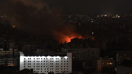 Des bombardements israéliens au sud de Beyrouth, au Liban, le 7 octobre 2024. (HOUSSAM SHBARO / ANADOLU / AFP)