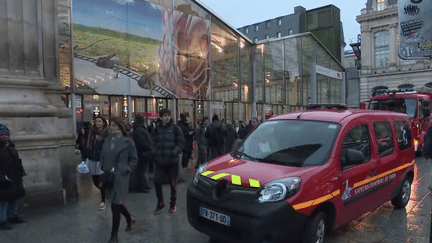 Mercredi 11 janvier, un peu après 6h30, un homme a blessé six personnes dont une grièvement à la Gare du Nord. Il a été maîtrisé par des policiers présents sur place. (FRANCEINFO)