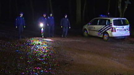 Le corps de la petite Typhaine a été retrouvé dans une forêt de la banlieue de Charleroi (9 décembre 2009) (F2)