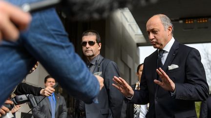 Le ministre des Affaires &eacute;trang&egrave;res, Laurent Fabius, le 8 novembre 2013 &agrave; Gen&egrave;ve (Suisse). (FABRICE COFFRINI / AFP)