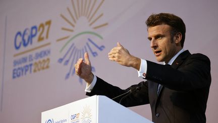 Emmanuel Macron lors de la COP27 le 7 novembre 2022 en Egypte. (LUDOVIC MARIN / AFP)