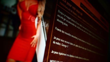 Un site internet en libre accès propose des annonces de rencontres avec des escort-girls (photo d'illustration). (BRUNO LEVESQUE / MAXPPP)