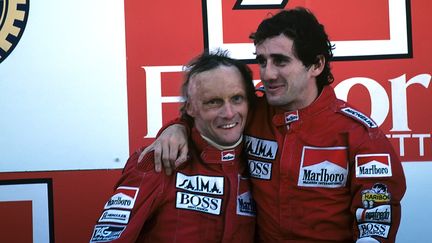 Niki Lauda et Alain Prost au GP du Portugal à Estoril, en octobre 1984. (PAUL-HENRI CAHIER / HULTON ARCHIVE / GETTY IMAGES)