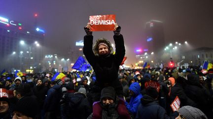 À Bucarest (Roumanie), le 6 février 2017, manifestation demandant la démission&nbsp;du gouvernement (DANIEL MIHAILESCU / AFP)