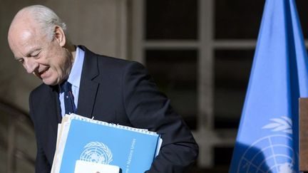 L'avenir de Bachar al-Assad, un vrai casse-tête pour Staffan de Mistura, l'émissaire spécial de l'ONU pour la Syrie, ici à Genève le 21 mars 2016. (FABRICE COFFRINI/AFP)