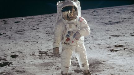 Un astronaute am&eacute;ricain, sur la Lune, le 20 juillet 1969. (PROJECT APOLLO ARCHIVE / FLICKR)