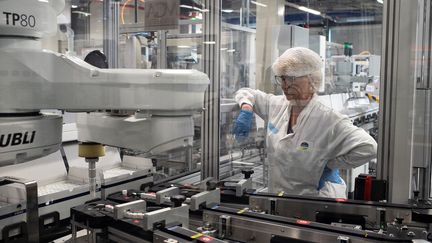 Un laboratoire Biomerieux à Lyon (Rhône). (ROMAIN LAFABREGUE / AFP)