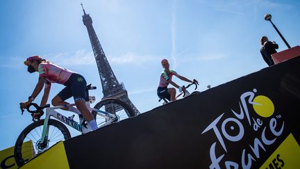 La première édition du Tour de France Femmes s'est élancée de Paris, le 24 juillet 2022. (MAXPPP)