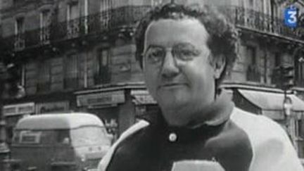 Coluche, 25 ans après : une statue salopette dans sa ville natale
 (Culturebox)