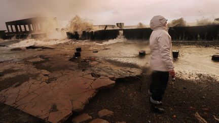 Atlantic City est actuellement coup&eacute;e du monde. Les routes pour acc&eacute;der &agrave; la ville sont impraticables ou d&eacute;truites. (MARIO TAMA / GETTY IMAGES NORTH AMERICA / AFP)