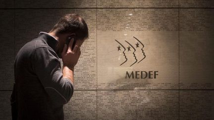 &nbsp; (Difficiles négociations au siège du Medef, sur les retraites complémentaires © xavier de torres/MAXPPP)