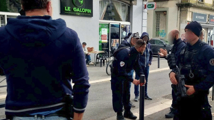 Grenoble : des tirs de kalachnikov sur un marché