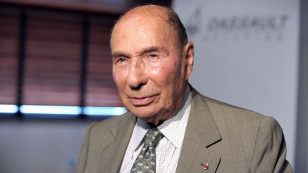 Le s&eacute;nateur UMP de l'Essonne et patron du groupe d'aviation Serge Dassault, &agrave; Saint-Cloud (Hauts-de-Seine), le 14 juin 2013. (ERIC PIERMONT / AFP)