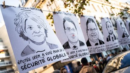 Les portraits des "députés de la honte" exposés sur la place de République (Paris) à l'occasion de la manifestation contre la loi "sécurité globale", le 28 novembre 2020. (LAURE BOYER / HANS LUCAS / AFP)