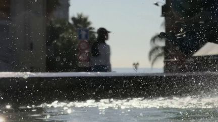 Nice fait partie des villes du sud de la France les plus pluvieuses cette année, un mètre d’eau y est tombé en près d’un an. (France 2)