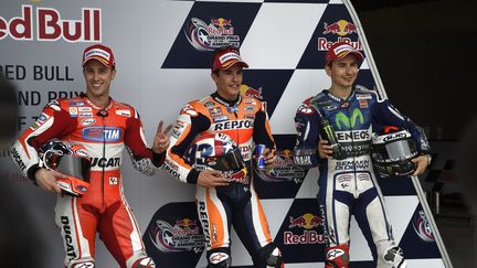 Marc Marquez sur le podium du Grand Prix des Etats-Unis au milieu de Dovizioso et de Rossi (GIGI SOLDANO / DPPI MEDIA)