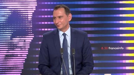 Laurent Jacobelli, porte-parole du Rassemblement national, député de Moselle, était&nbsp;mercredi 10 août l’invité du 8h30 franceinfo.&nbsp; (FRANCEINFO / RADIOFRANCE)