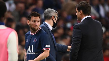 Lionel Messi à sa sortie à la 76e minute face à Lyon, dimanche 19 septembre. (FRANCK FIFE / AFP)