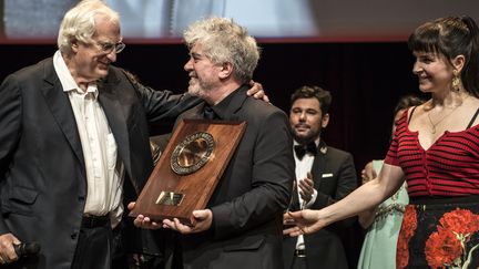 Pedro Almodovar qui reçoit le Prix Lumière
 (JEAN-PHILIPPE KSIAZEK / AFP)