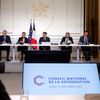 Emmanuel Macron préside une session du Conseil national de la refondation, le 12 décembre 2022, à l'Elysée. (GONZALO FUENTES / AFP)