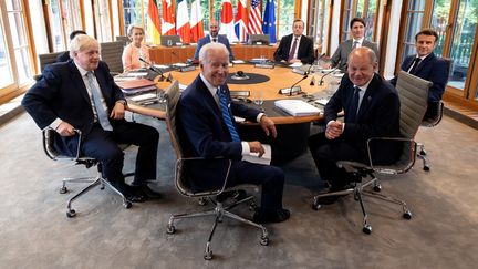 Les dirigeants du G7 réunis en Bavière lors de la première séance de travail sur la situation économique mondiale, le 26 juin 2022. (SVEN HOPPE / DPA / AFP)