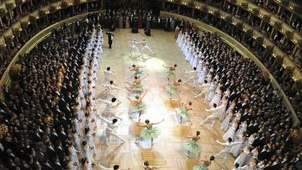 Bal de l'op&eacute;ra de Vienne (Autriche), le 16 f&eacute;vrier 2012. (HELMUT FOHRINGER / MAXPPP)