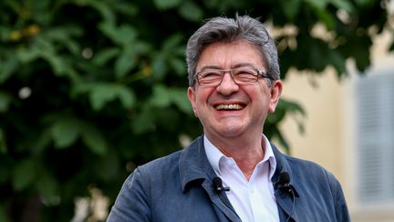 Jean-Luc Mélenchon participe à un meeting de campagne, avant le second tour des législatives, le 15 juin 2017, à Marseille.&nbsp; (DENIS THAUST / CITIZENSIDE / AFP)