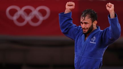 Luka Mkheidze célèbre sa médaille de bronze en judo, le samedi 24 juillet à Tokyo (JACK GUEZ / AFP)