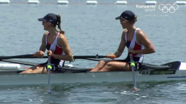 Claire Bové et Laura Tarantola débutent parfaitement leurs Jeux olympiques en remportant leur série du deux de couple poids léger. Elles se qualifient directement pour les demi-finales.