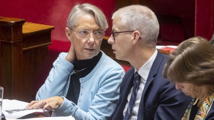 La Première ministre Elisabeth Borne et le ministre des Relations avec le parlement Franck Riester à l'Assemblée nationale le 3 octobre 2022 (VINCENT ISORE / MAXPPP)