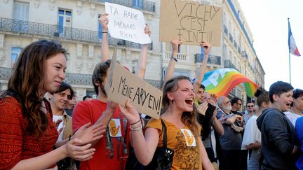 &nbsp; (© Maxppp Des manifestants protestent contre le maire de Béziers Robert Ménard)