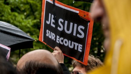 Des manifestants protestent contre la loi sur le renseignement, &agrave; Paris, le 4 mai 2015. (YANN KORBI / CITIZENSIDE.COM / AFP)