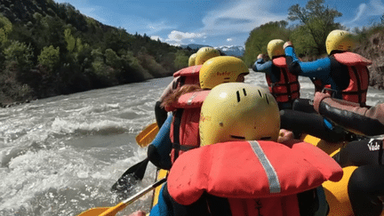 Activités : le rafting, une descente en eaux vives (France 3)