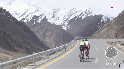 Pakistan : une incroyable course de vélo sur la route la plus haute du monde
