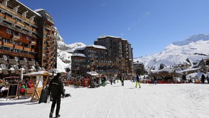 &nbsp; (Une skieuse a été blessée par un avion en situation d'atterrissage d'urgence à Avoriaz (Haute-Savoie) © MaxPPP)