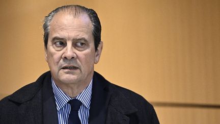 L'ancien premier secrétaire du PS Jean-Christophe Cambadélis, au palais de justice de Paris, le 18 octobre 2023. (JULIEN DE ROSA / AFP)