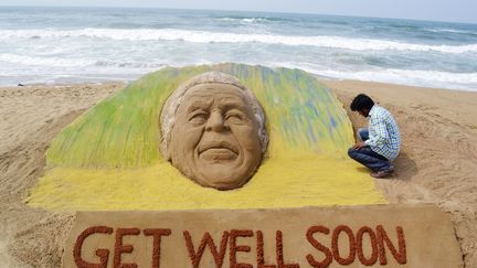 &nbsp; (Sculpture de sable de l'artiste indien Sudarshan Pattnalk Reuters)