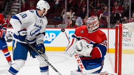 Carey Price, le gardien de but des Canadiens, s'interpose face à Brenden Morrow 