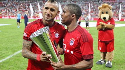 Arturo Vidal et Douglas Costa, les deux recrues phares du Bayern Munich (MICHAEL ZEMANEK / BACKPAGE IMAGES LTD)