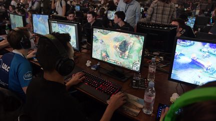 Du e-sport en compétition à Lyon en mars 2017. (MAXPPP)