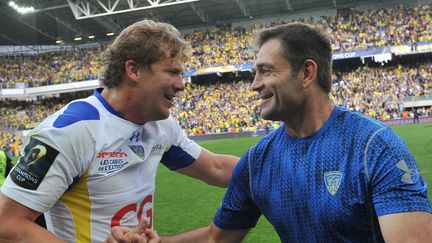 Aurélien Rougerie et Franck Azéma disputeront une nouvelle finale de Top 14 samedi. (THIERRY ZOCCOLAN / AFP)